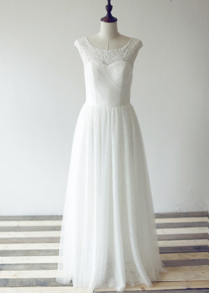 Flowing Ivory Lace Tulle Long Wedding Dress